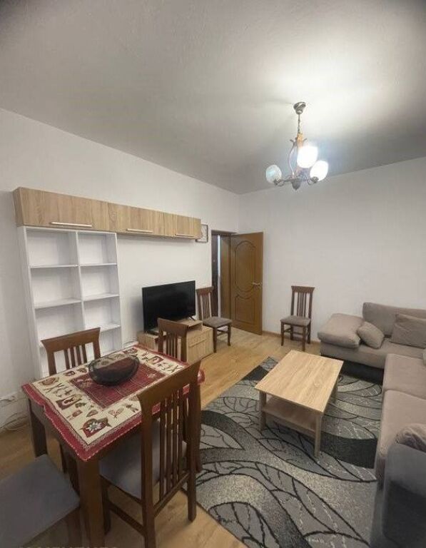 Affittasi 1+1 al Pazari i Ri, vicino a Optika Roma