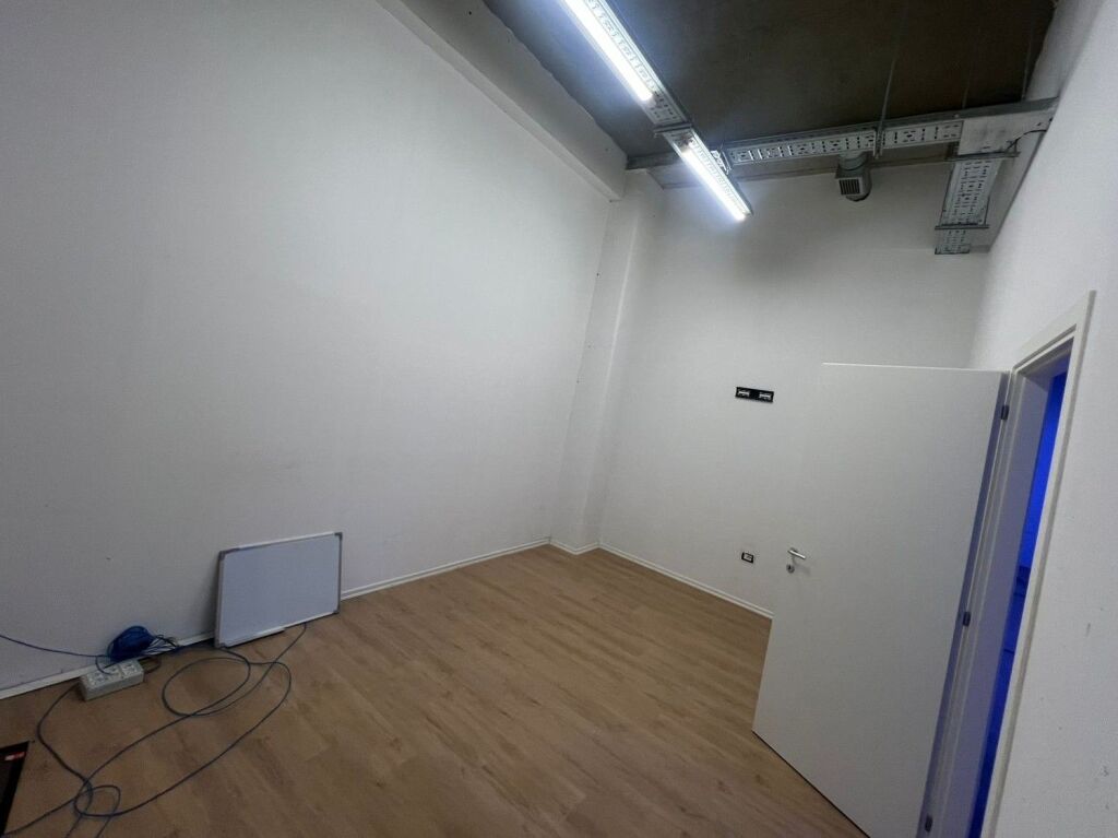 🏢Business Premises for Rent at Zogu i Zi!