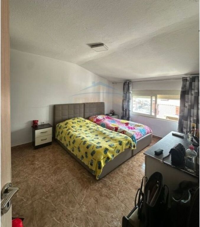 Shitet , Apartament 2+1 , Bulevardi Zogu I , Tirane