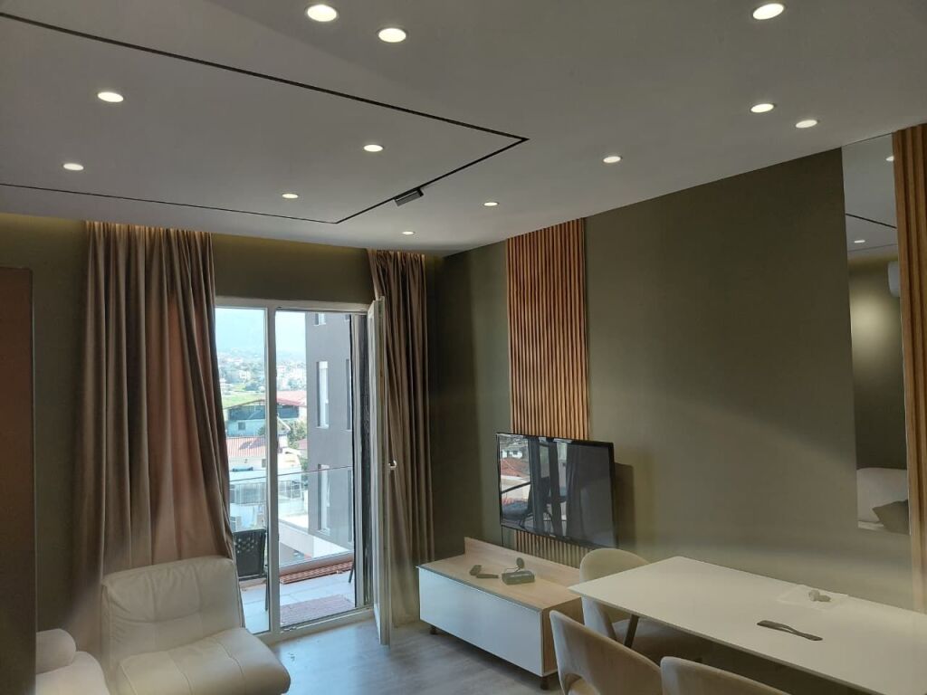 🏢Ne zonen e Ali Demit,jepet me qera apartament 2+1+2+post parkimi,i mobiluar  750Euro