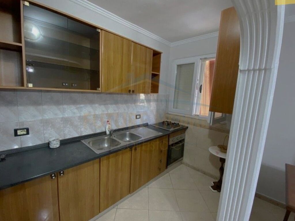 Shitet, Apartament 1+1, Ish Parku i Autobusave