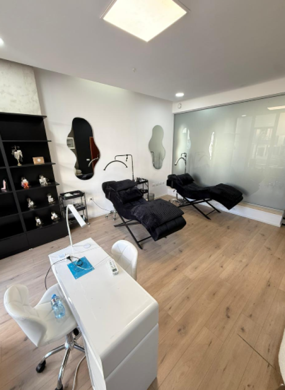 🏡 Locale commerciale in affitto a Bllok, vicino all'Università di Giurisprudenza