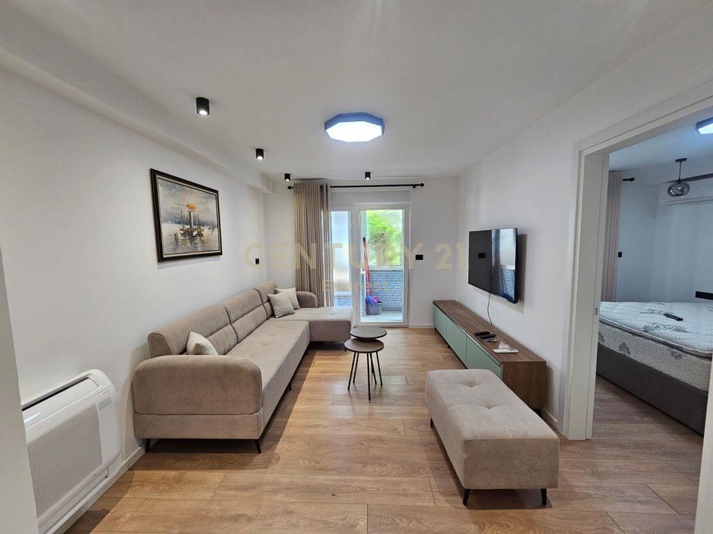 KOMISARIATI NR.4 - APARTAMENT 1+1 PER QIRA