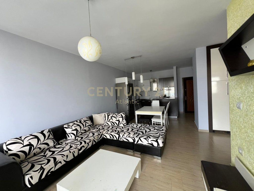 SHITET APARTAMENT 2+1+2 TUALETE DHE 2 BALLKONE TEK ISH URT NE DURRES !