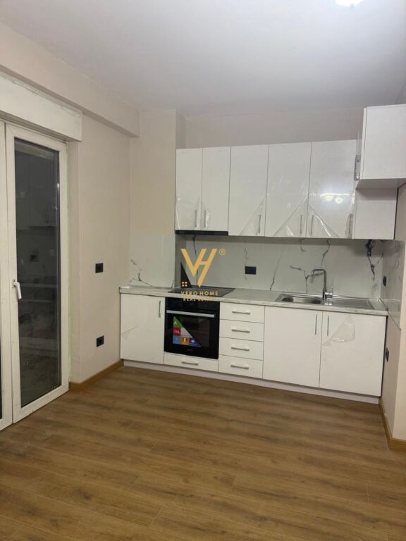 JEPET ZYRE 60 M2 ME QERA NE ALI DEM 50.000 LEKE