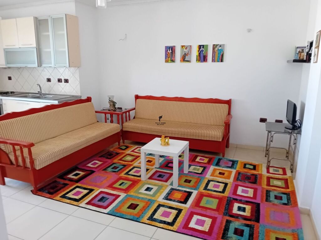 APARTAMENT ME QERA 1+1 RRUGA KAVAJES 40.000 LEKE FH-68152