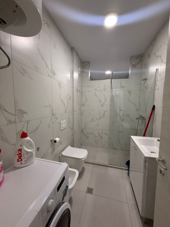 Jepet Me Qera Apartament 2+1+2 Tualete + 1 Ballkon