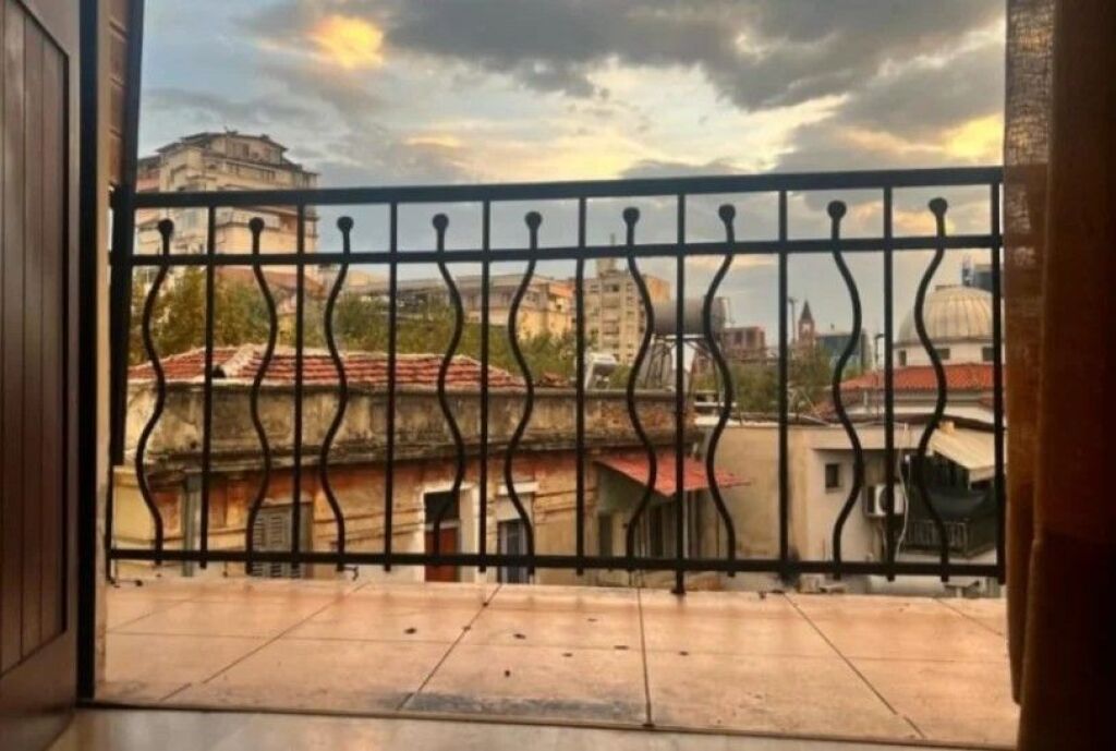 Tirana, monolocale 1+1 in affitto, 1° piano, 50 m², 550 € (Centro)