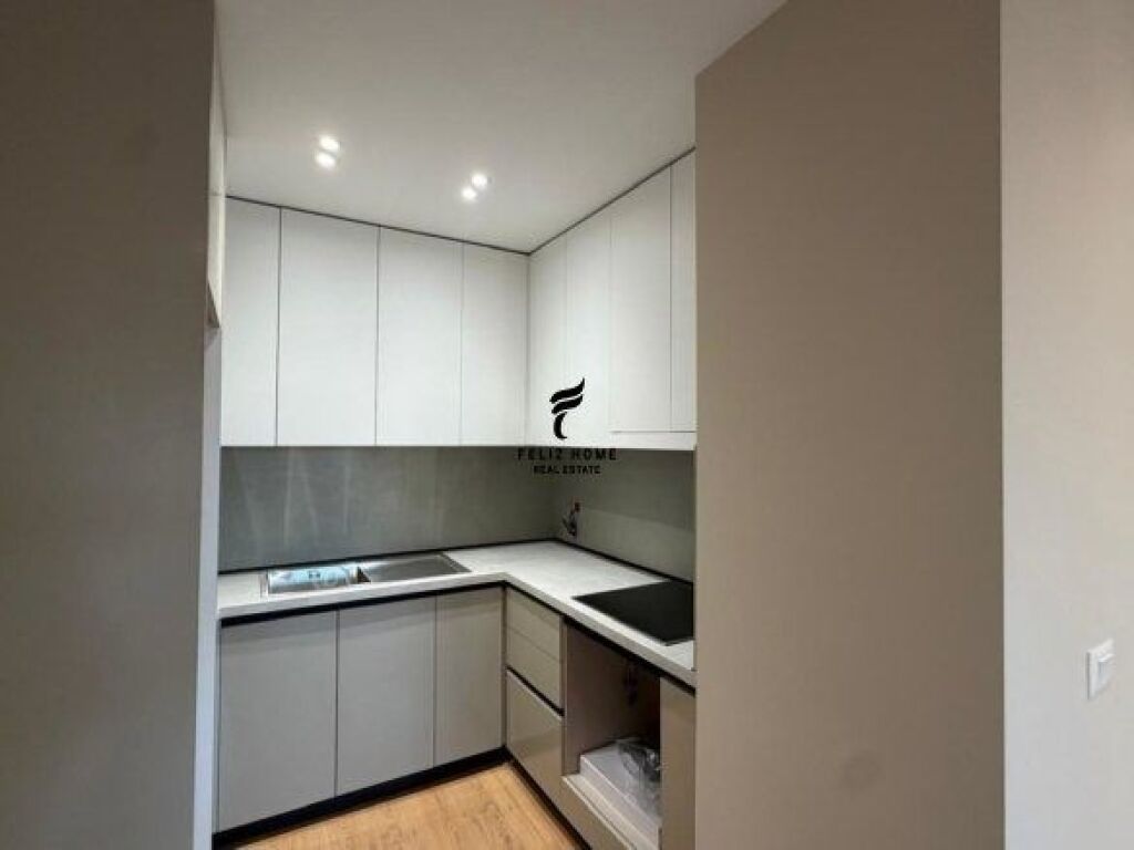 SHITET APARTAMENT 2+1 STACIONI I TRENIT 190.000 EURO FH-68107