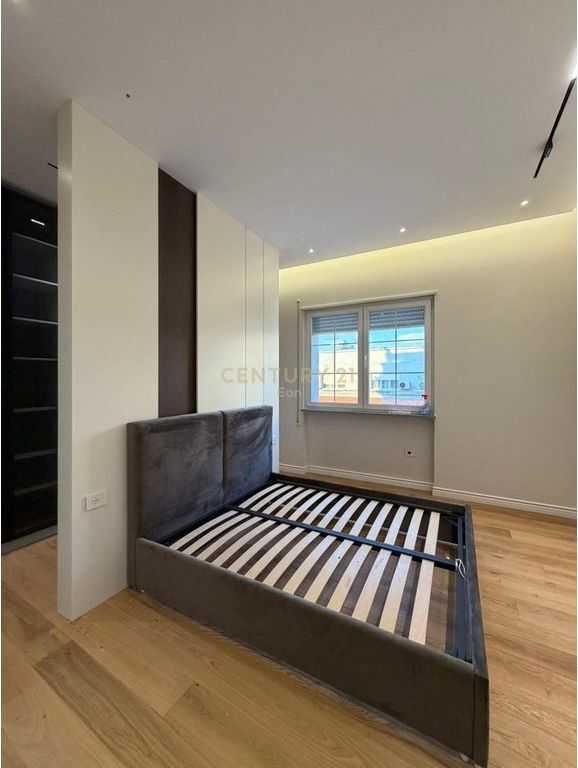 SHITET APARTAMENT 2+1 | 128m² + 148m² VERANDE | NE QENDER TE DURRESIT!