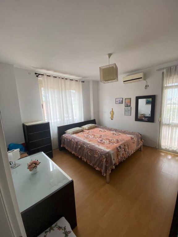 🏬Kodra e Diellit,prane Fondacionit Eleonor shitet apartament  2+1+ verande, 210,000 €
