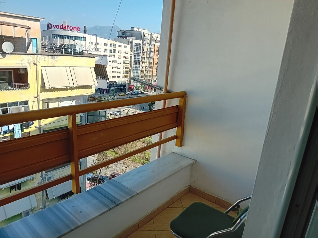 1+1 e mobiluar perball Delijorgjit