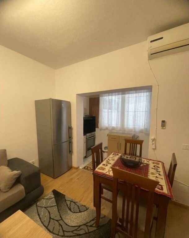 Affittasi 1+1 al Pazari i Ri, vicino a Optika Roma