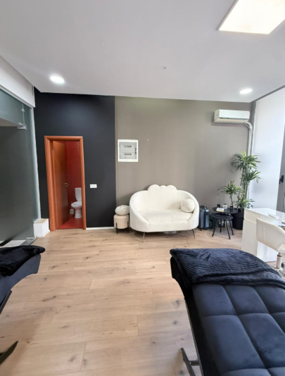 🏢 Spazio Ufficio in Affitto a Bllok