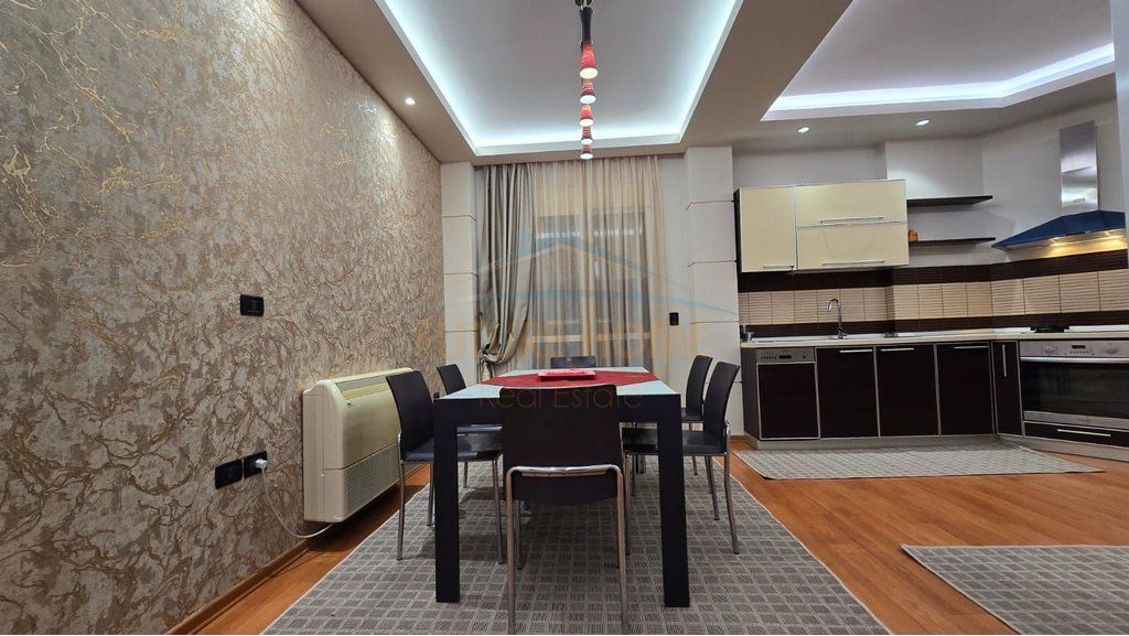 Shitet,Apartament 3+1+3 , Lagjia 29 Nentori, Fier.