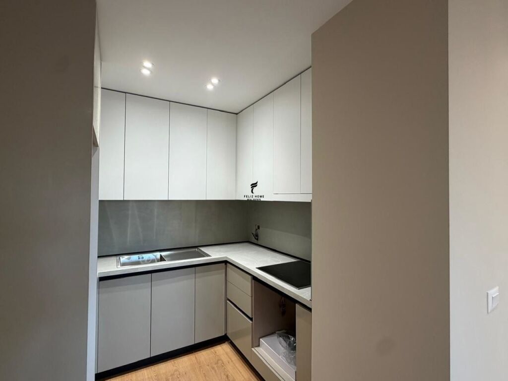 SHITET APARTAMENT 2+1 STACIONI TRENIT 190.000 EURO FH-68232