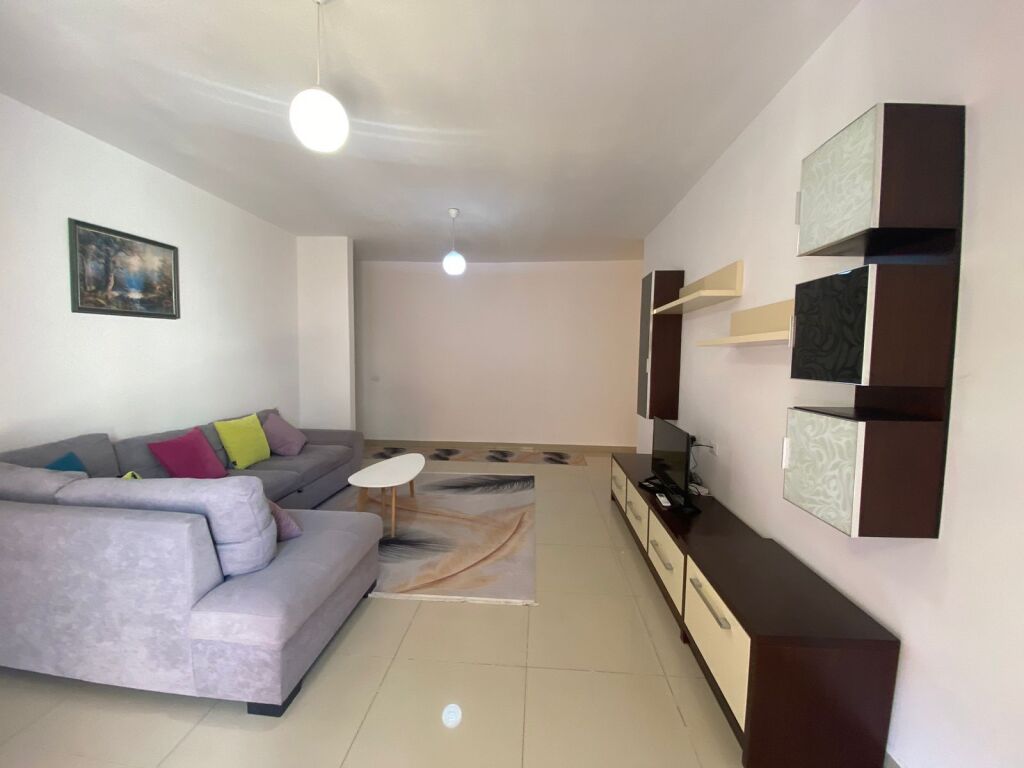 Apartament 3+1+2 per qera ne Astir !