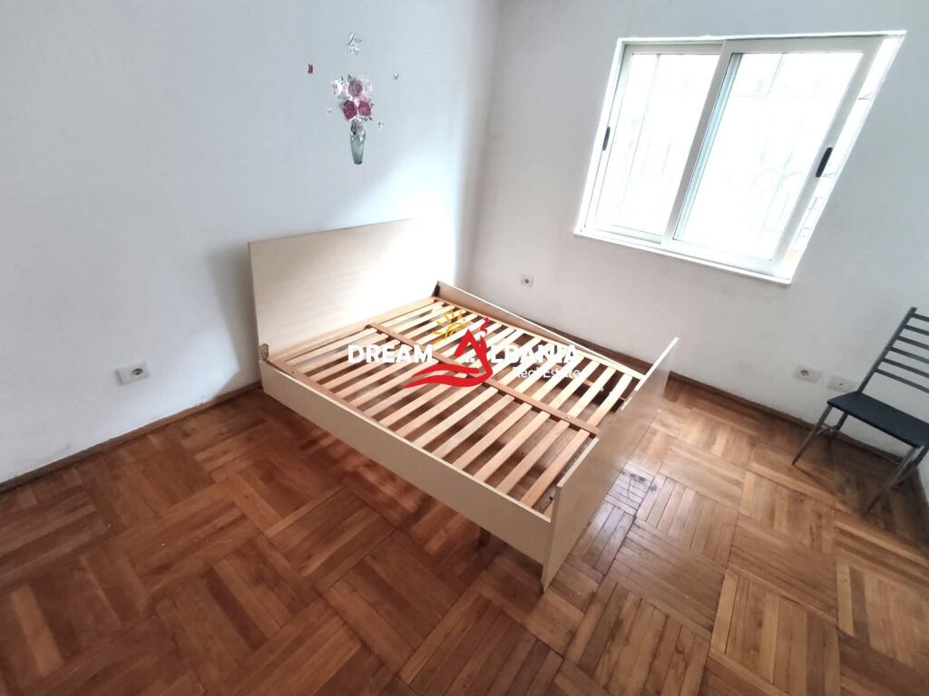 Jepet Apartament 1+1 me Qera në zonën e Xhamllikut prane Ish Venue ( ID 4219486 )