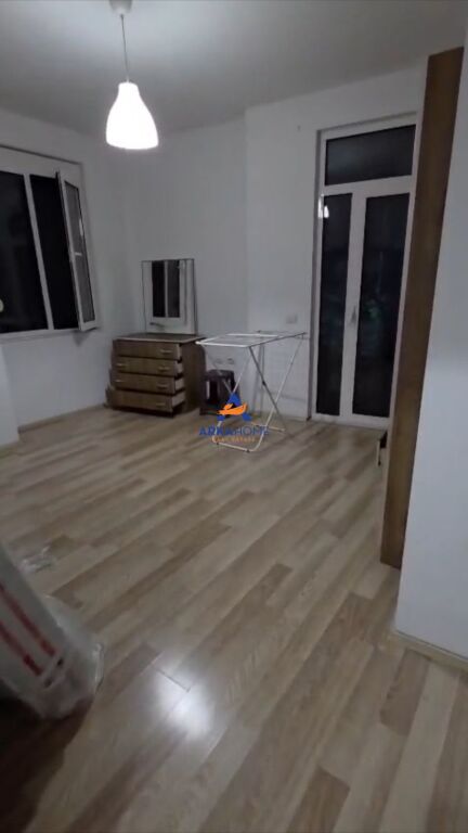 AFFITTASI APPARTAMENTO 2+1+BALCONE "CENTRO, VICINO AL TOPTANI CENTER" 80.000 LEKE