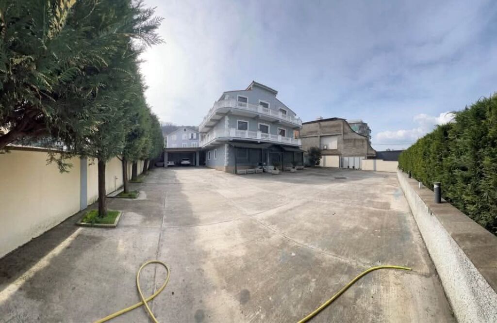 SHITET / JEPET ME QIRA MOTELI - VAQARR, TIRANE