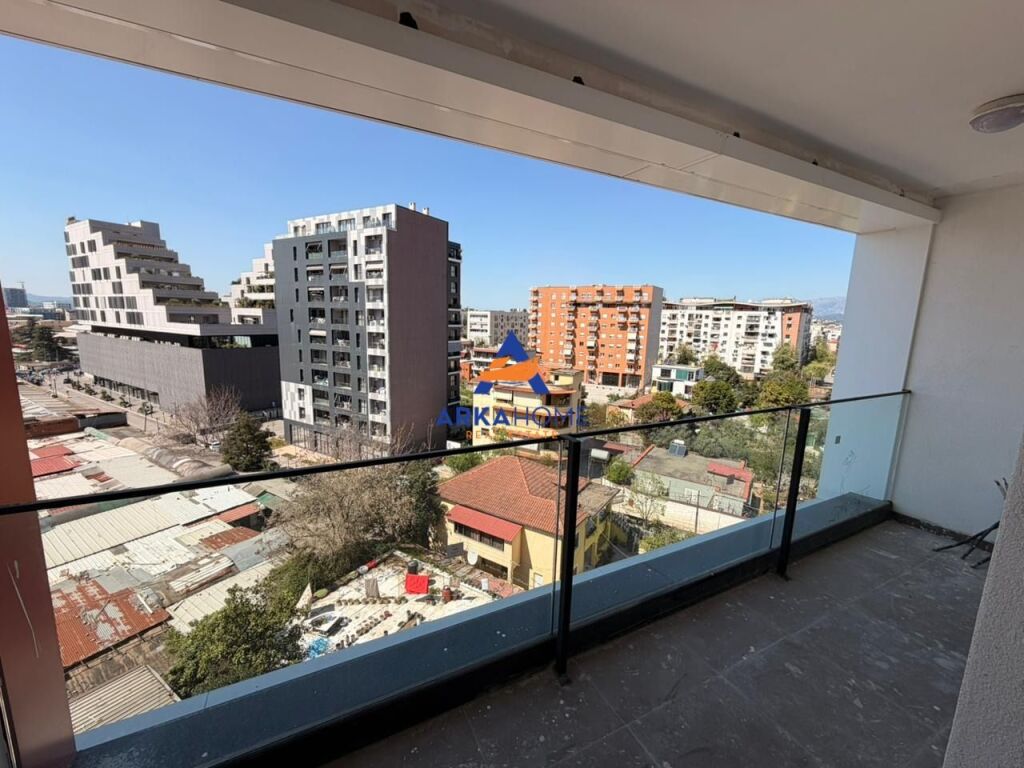 SHITET APARTAMENT 3+1+2+BALLKON "TE FARMACIA 10" 296.000 EURO (I DISKUTUESHEM)