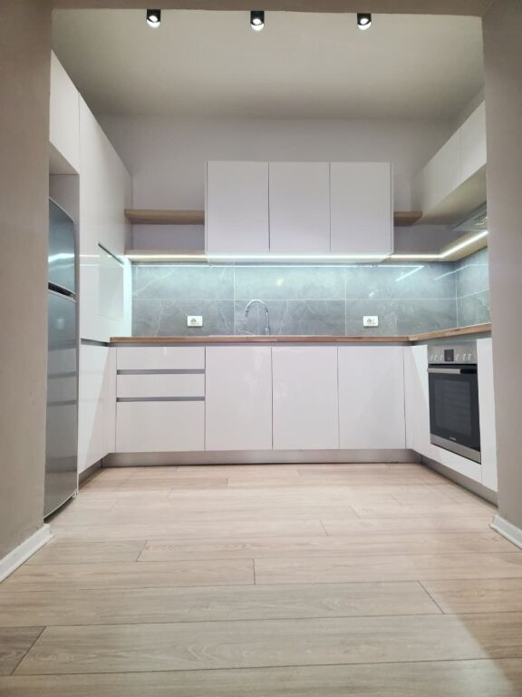 🏢Ne zonen e Myslym Shyrit,jepet me qera apartament 1+1,i mobiluar. 65,000Leke