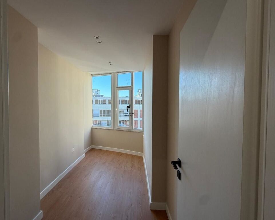 SHITET APARTAMENT 2+1 STACIONI TRENIT 190.000 EURO FH-68232