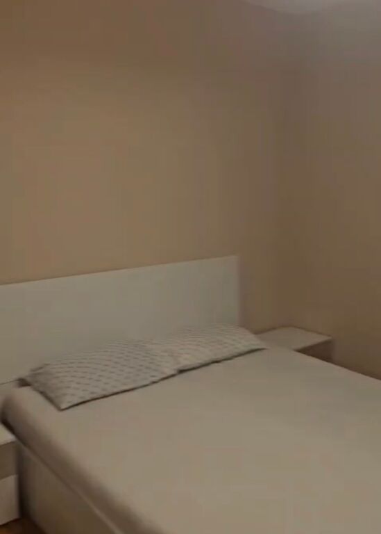 Appartamento 2+1 vicino al Liceo Ismail Qemali!