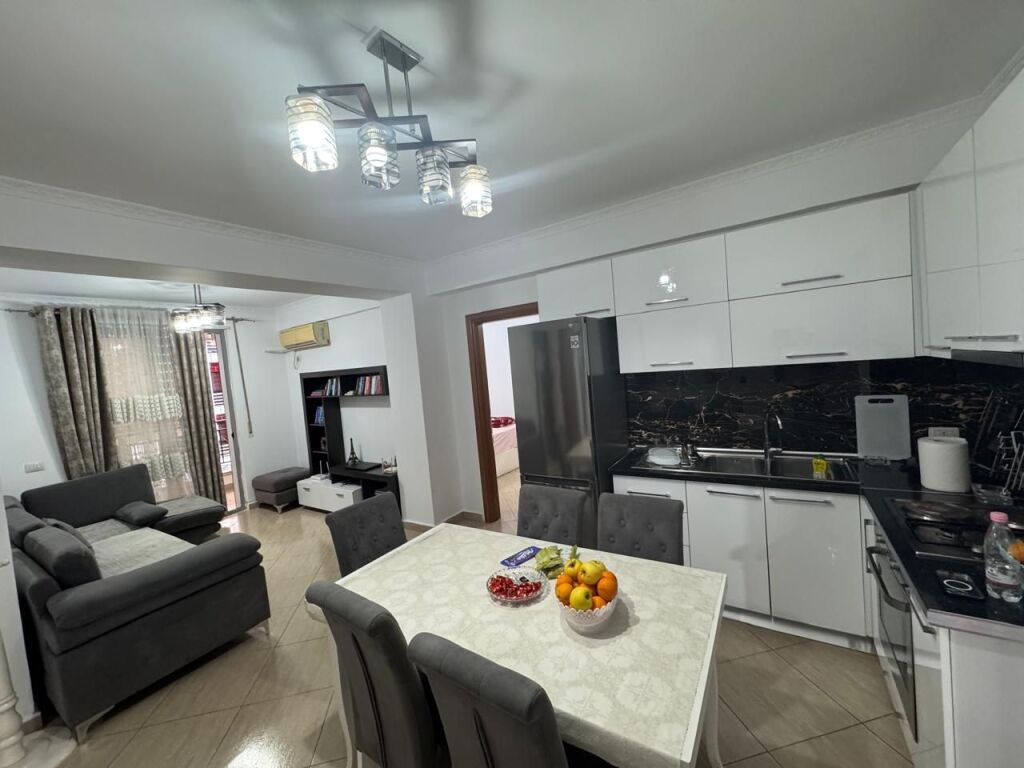 VENDESI APPARTAMENTO 3+1+2 – ASTIR (ALL'INCROCIO ROTONDA, VICINO AL BAR HARRLI, DI FRONTE A GENIUS)