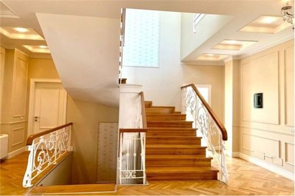 Jepet vile me qira tek Liqeni i Thate