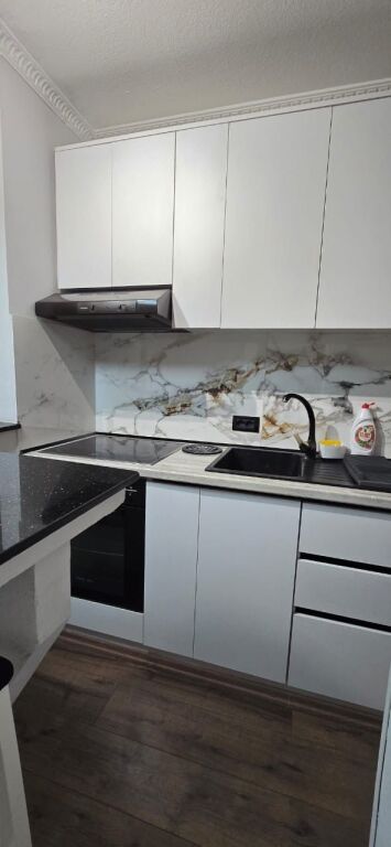 Apartament 1+1 per qera Xhami E Tabakeve !