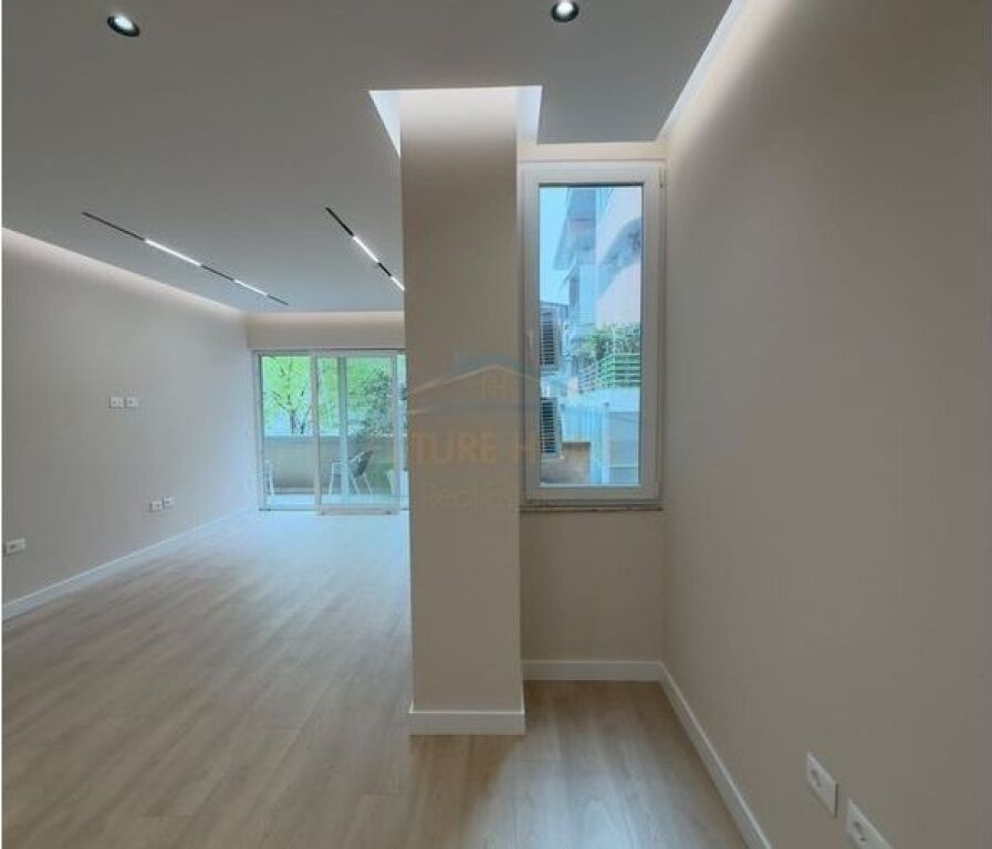 Qera, Ambient 2+1+2+ Post Parkimi, Coin, Tirane