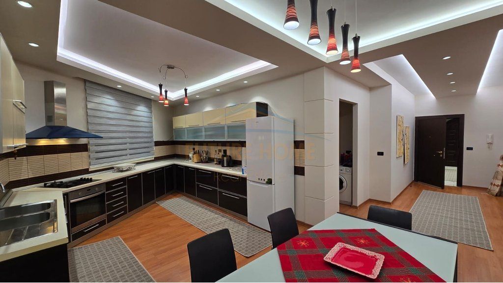 Shitet,Apartament 3+1+3 , Lagjia 29 Nentori, Fier.