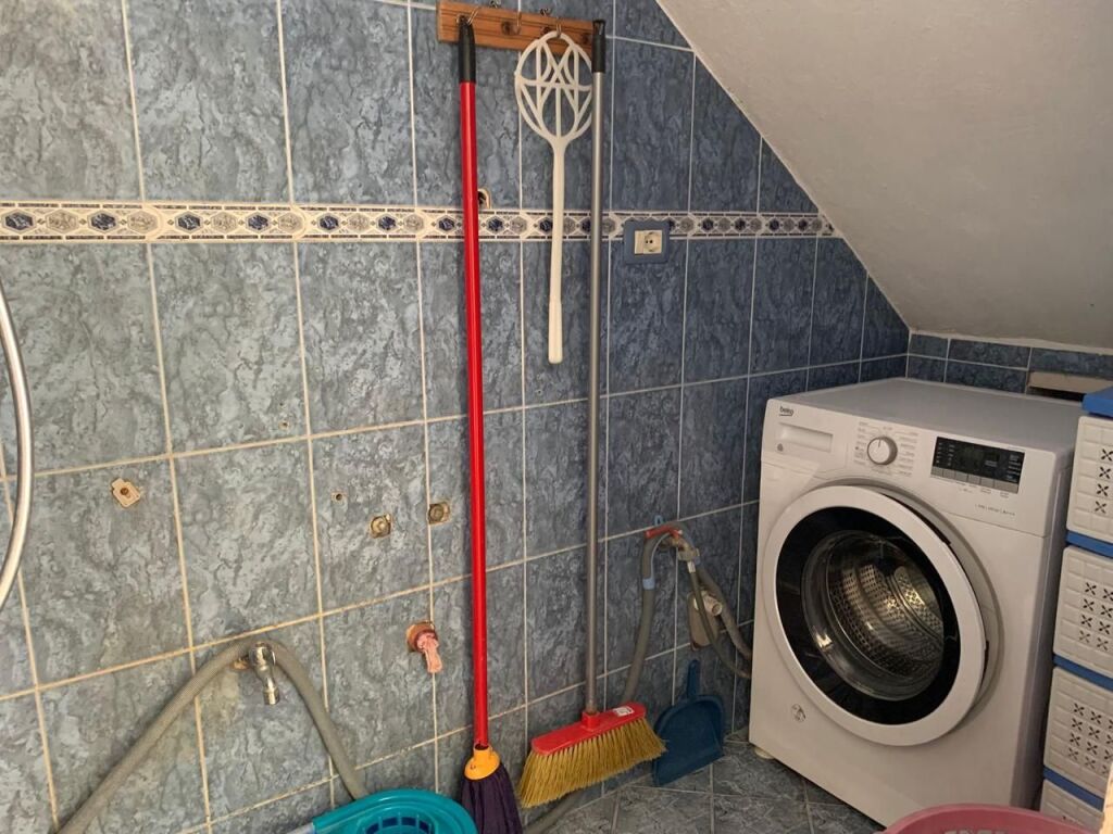 Jepet me qera apartament 2+1+1, Rruga Filip Shiroka 200 m larg shkolles “MREKULLIA”, Porcelan
