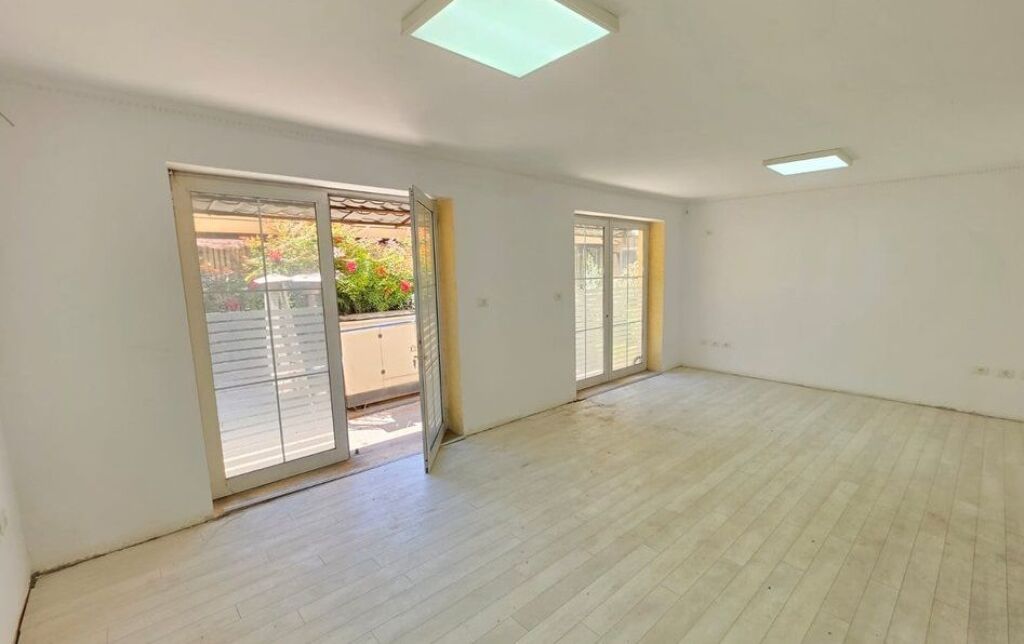 Locale commerciale in affitto, Mozaiku di Tirana, 21 Dicembre