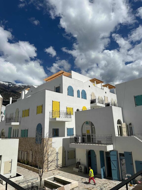 🏡 Shitet apartament 2+1 te Santorini Residence, Dhermi
