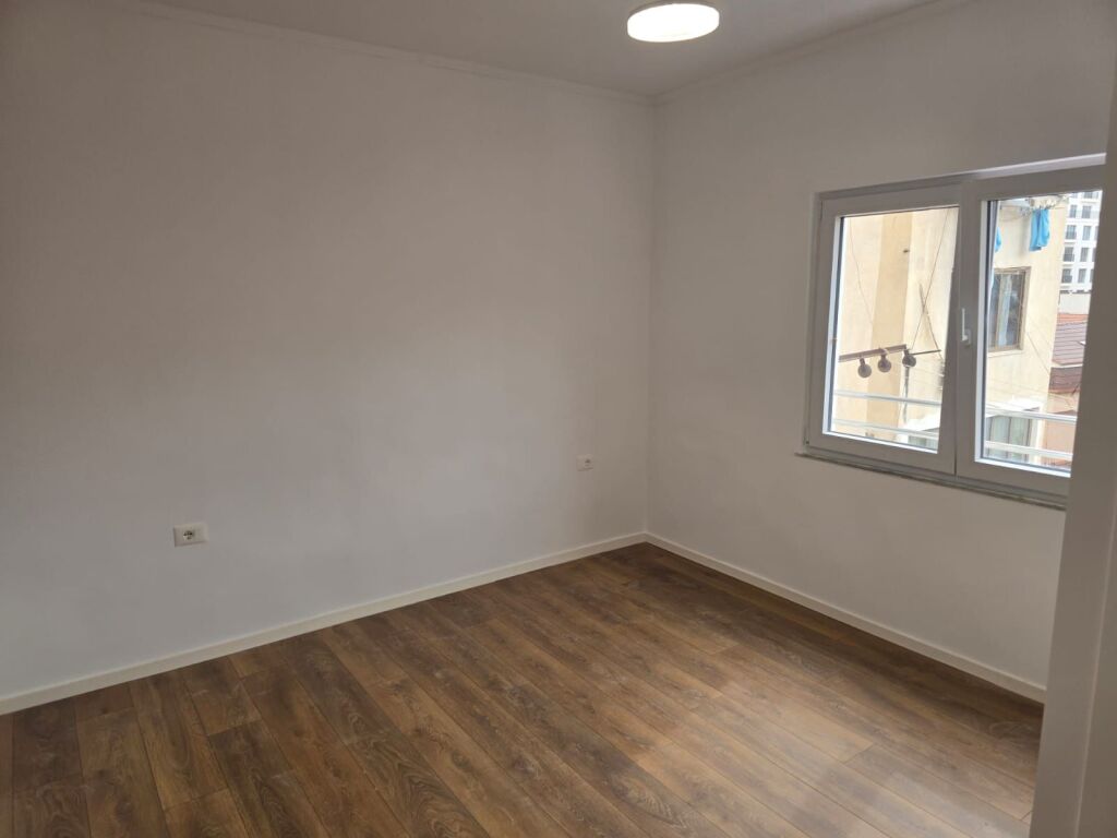 🏠 IN VENDITA: Appartamento 1+1 (📍Pazari i Ri / Shkolla e Kuqe) 🔥 40m² || 4° Piano️⃣ Ottima opportunità di investimento || Appena ristrutturato ✨️ 122.000€ 💶💶