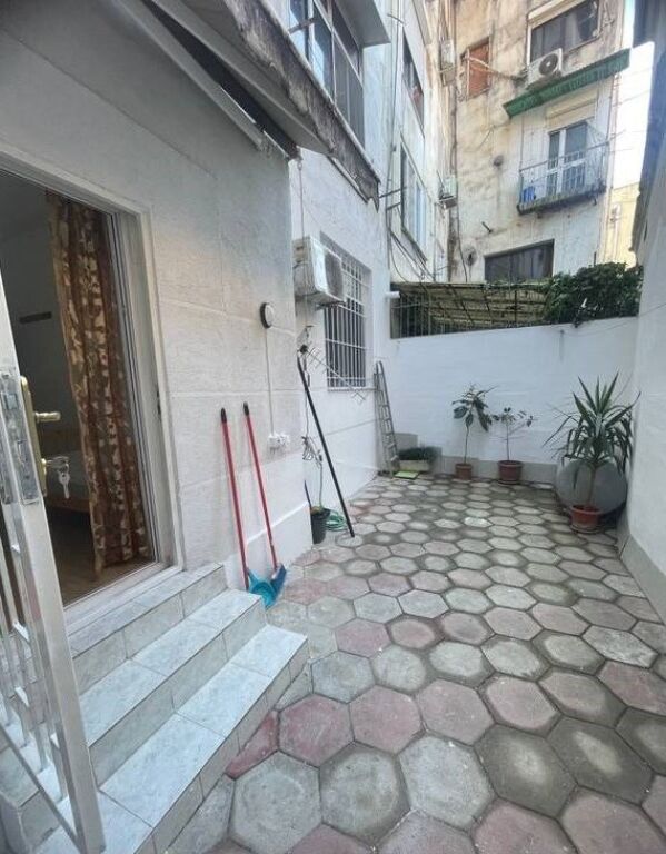 Affittasi 1+1 al Pazari i Ri, vicino a Optika Roma