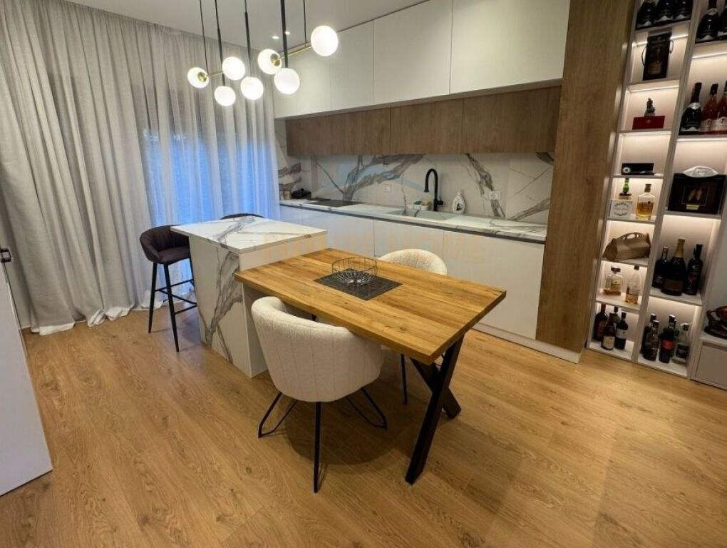 Rent, 3-Storey Villa, TEG, Tirana.