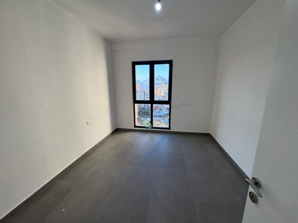 🏡 Jepet me qera apartament 2+1+2  📍 Adresa: Farmacia 10💰 Çmimi: 60,000 lek/muaj