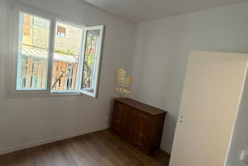 Qira, Hyrje Private 2+1+Post Parkimi, Shkoze, 45.000 Leke/Muaj