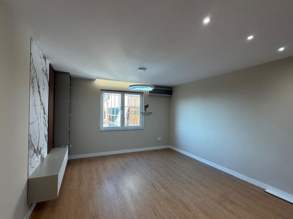 SHITET APARTAMENT 2+1 STACIONI TRENIT 190.000 EURO FH-68232