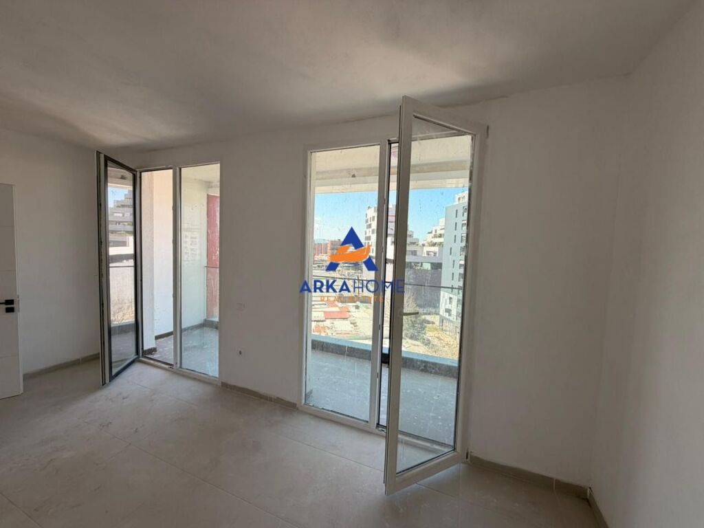 AFFITTASI APPARTAMENTO 3+1+2+BALCONE "PRESSO FARMACIA 10" 90000 LEKE