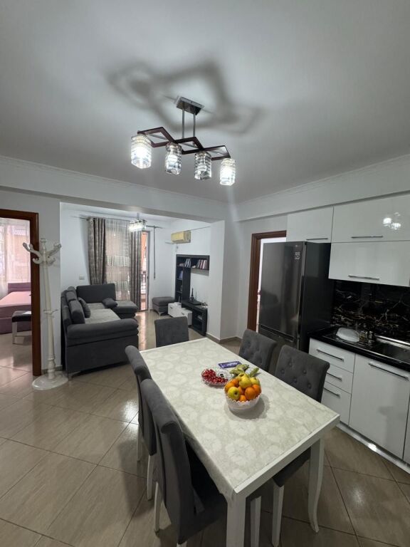 VENDESI APPARTAMENTO 3+1+2 – ASTIR (ALL'INCROCIO ROTONDA, VICINO AL BAR HARRLI, DI FRONTE A GENIUS)