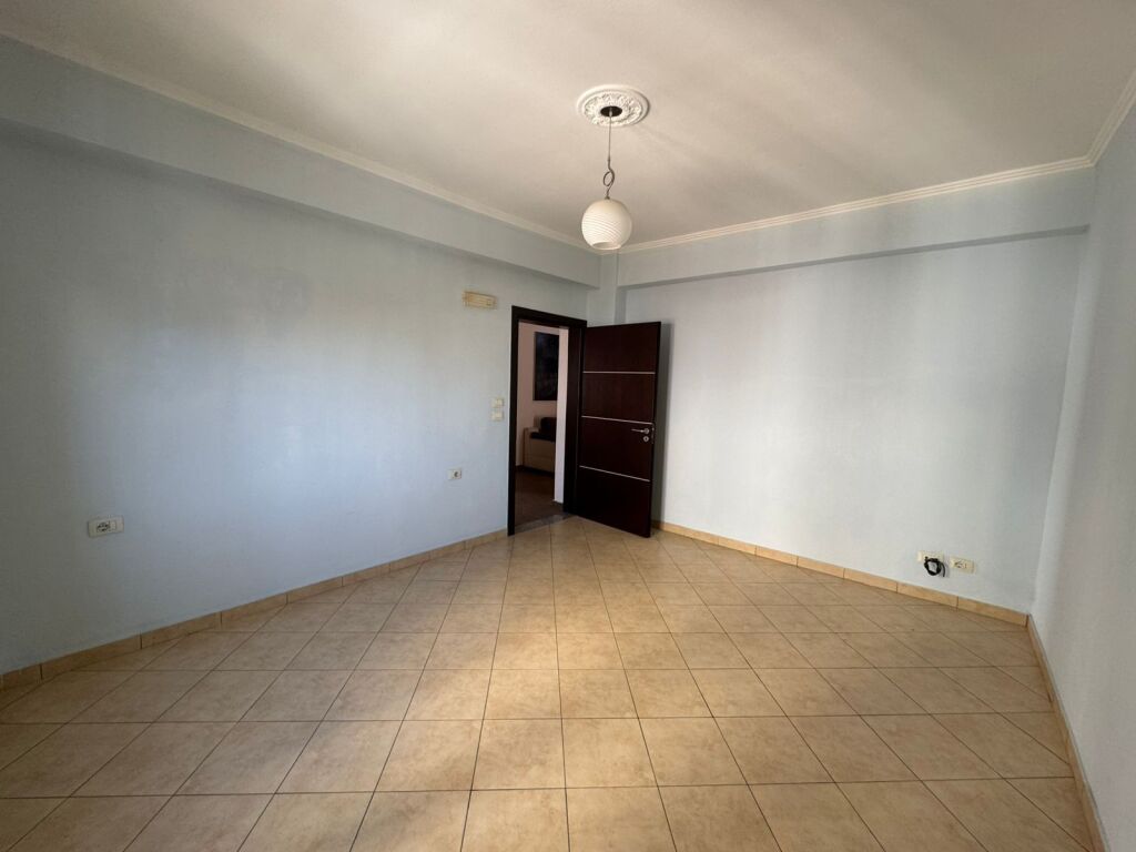 Shitet apartament 3+1+2 në qendër të Lezhës – Lokacion perfekt!