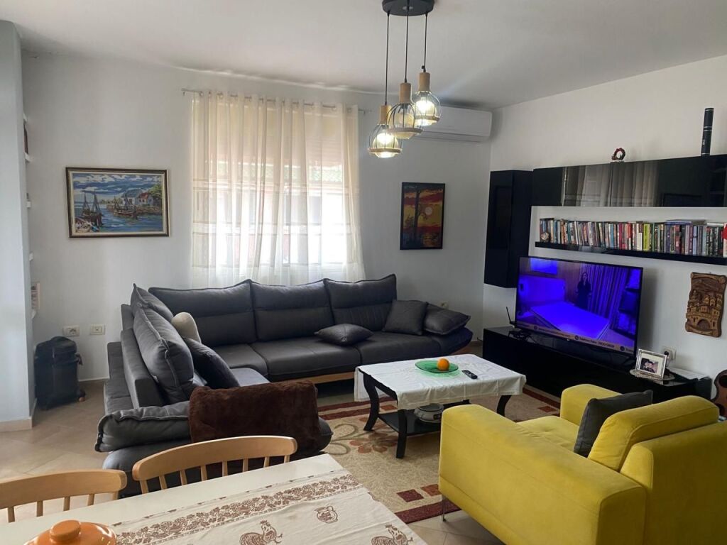 🏬Kodra e Diellit,prane Fondacionit Eleonor shitet apartament  2+1+ verande, 210,000 €