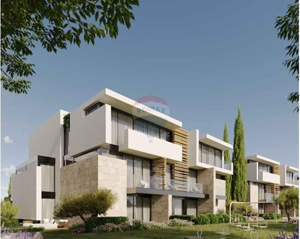 FARKE RESIDENCE CRYSTAL LAKE APARTMENT FOR SALE