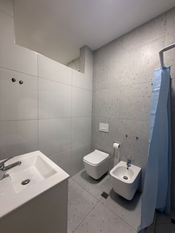 Jepet Me Qera Apartament 2+1+2 Tualete + 1 Ballkon