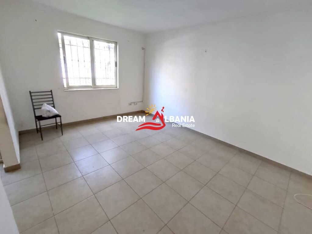 Jepet Apartament 1+1 me Qera në zonën e Xhamllikut prane Ish Venue ( ID 4219486 )