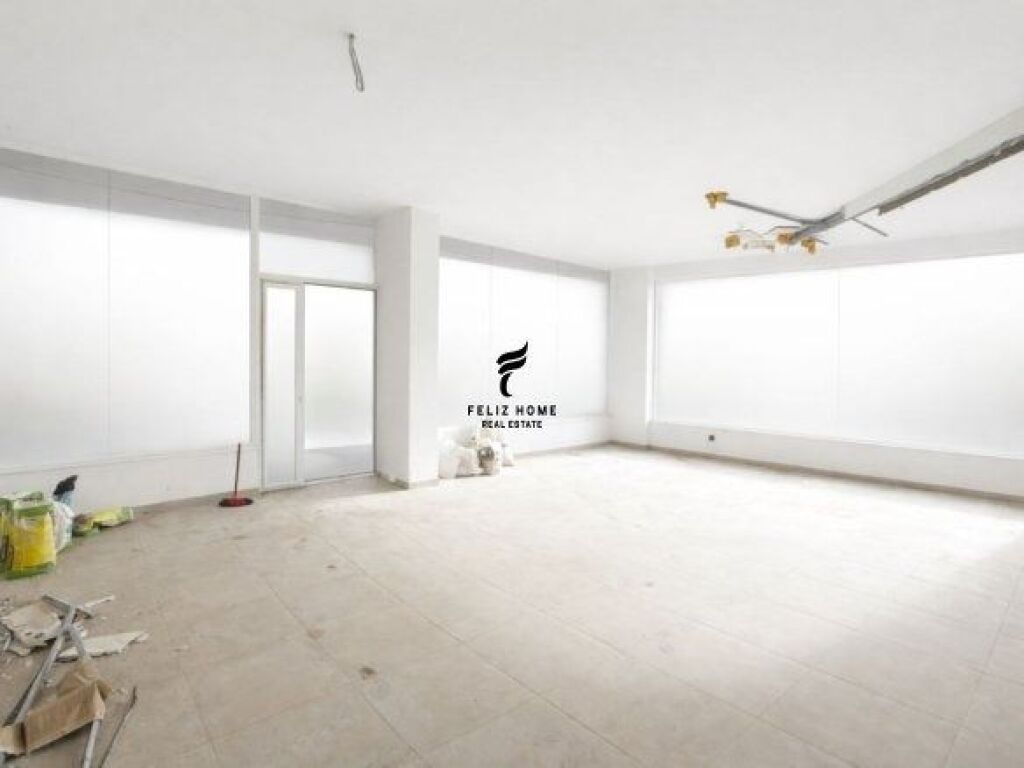 SHOP FOR SALE 68 M2 DRY LAKE 145,000 EURO FH-68122